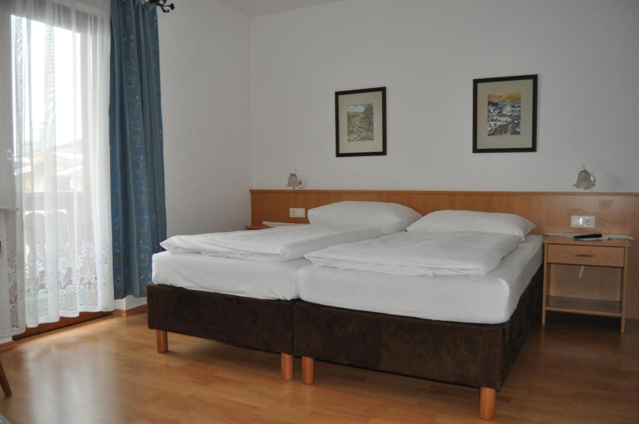 Gaestehaus Pension Edelweiss Kolsass Room photo